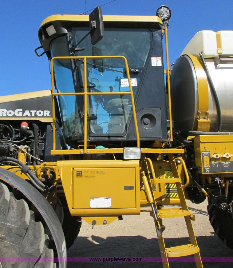 image for item E5188 2005 Ag-Chem RoGator 1064 self-propelled sprayer