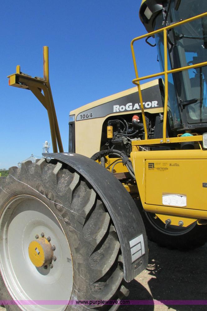 image for item E5188 2005 Ag-Chem RoGator 1064 self-propelled sprayer