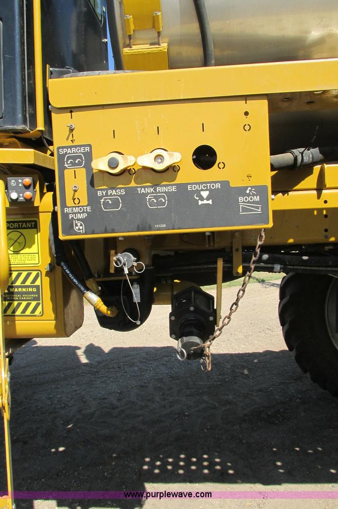 image for item E5188 2005 Ag-Chem RoGator 1064 self-propelled sprayer