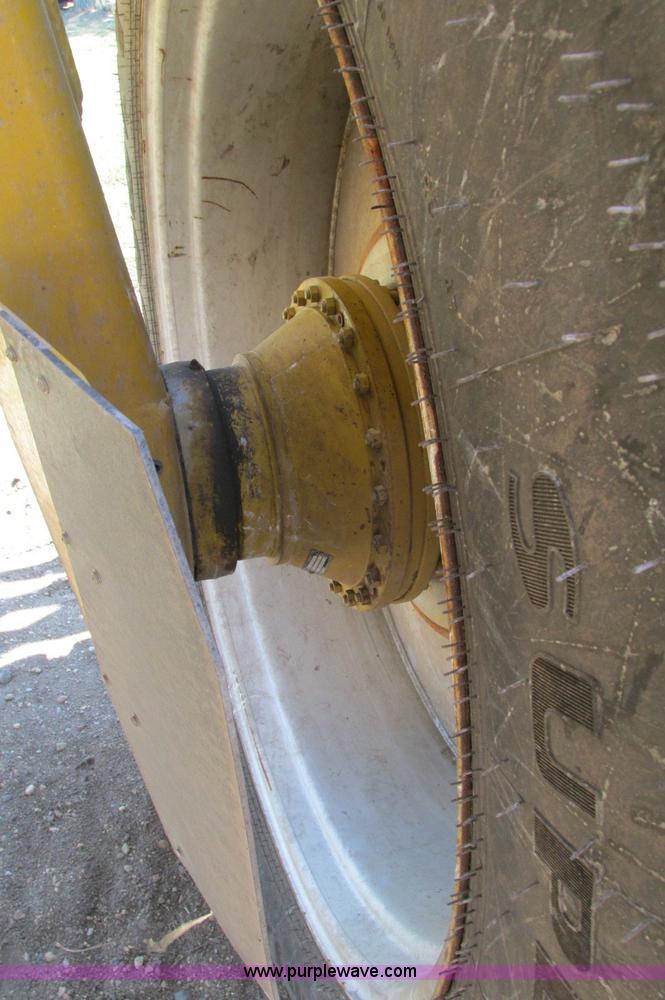 image for item E5188 2005 Ag-Chem RoGator 1064 self-propelled sprayer