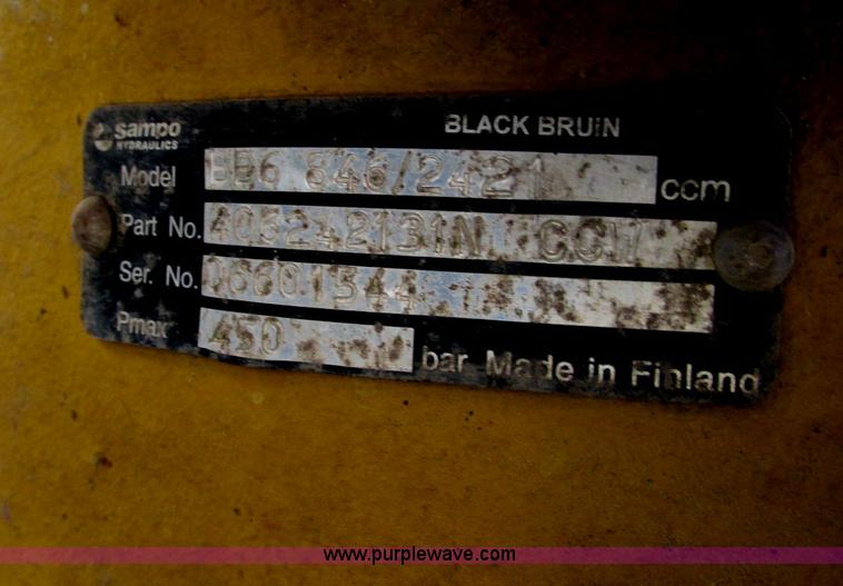 image for item E5188 2005 Ag-Chem RoGator 1064 self-propelled sprayer