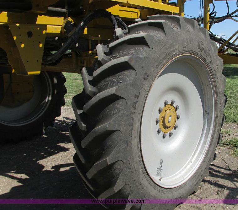 image for item E5188 2005 Ag-Chem RoGator 1064 self-propelled sprayer