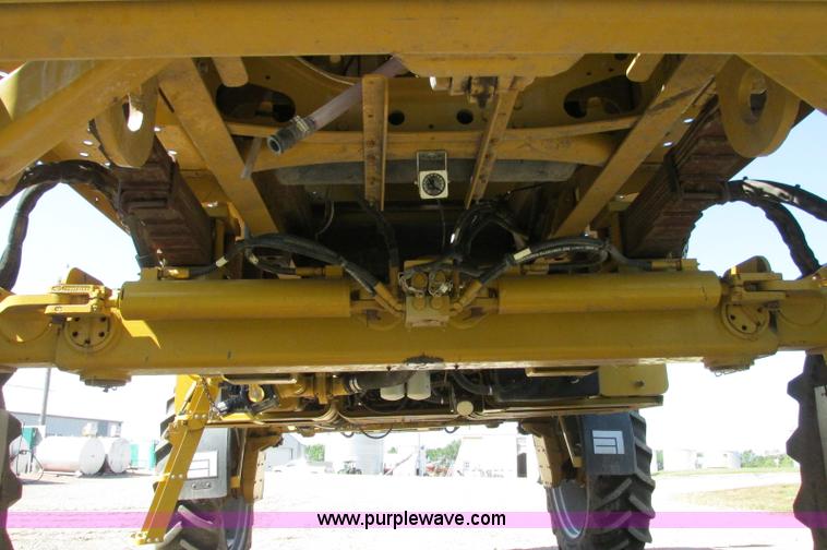 image for item E5188 2005 Ag-Chem RoGator 1064 self-propelled sprayer