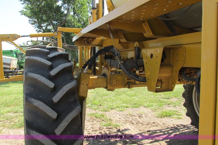 image for item E5188 2005 Ag-Chem RoGator 1064 self-propelled sprayer