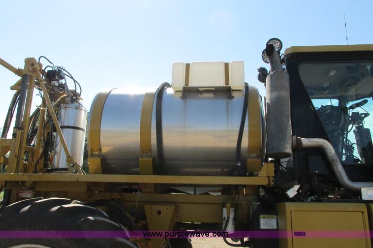 image for item E5188 2005 Ag-Chem RoGator 1064 self-propelled sprayer