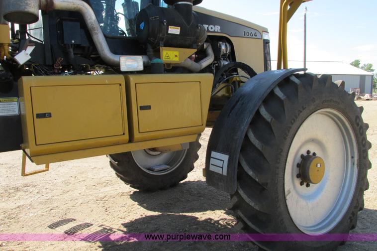 image for item E5188 2005 Ag-Chem RoGator 1064 self-propelled sprayer
