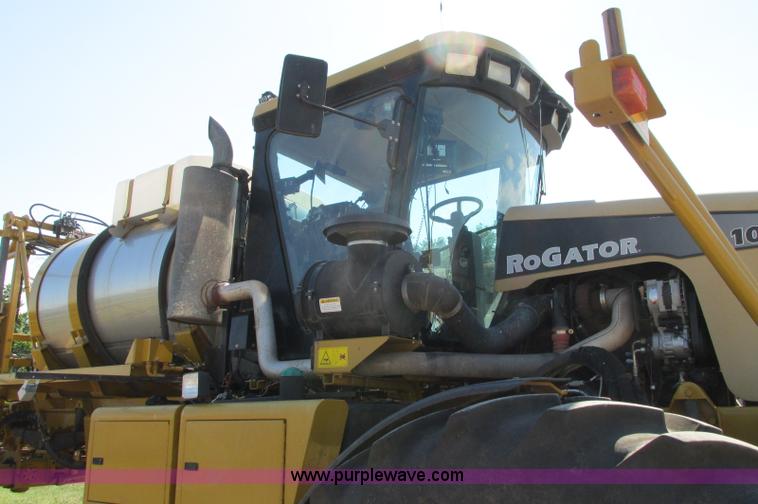 image for item E5188 2005 Ag-Chem RoGator 1064 self-propelled sprayer