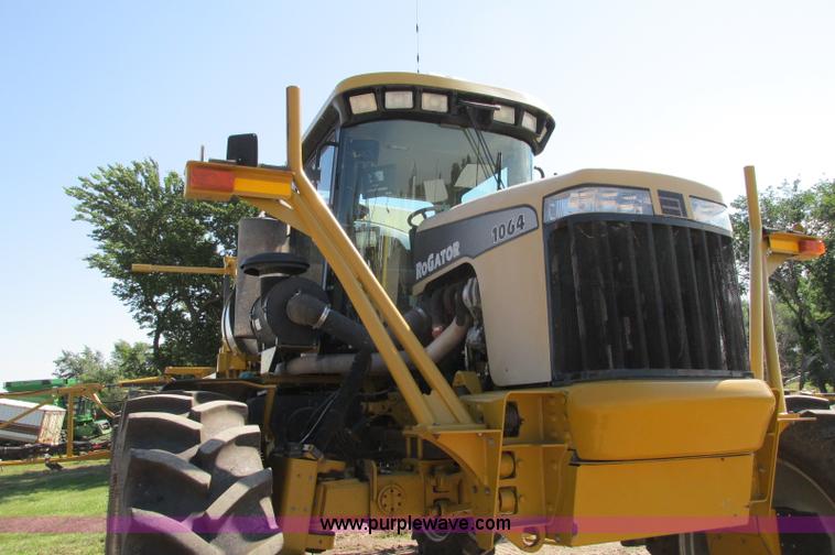 image for item E5188 2005 Ag-Chem RoGator 1064 self-propelled sprayer