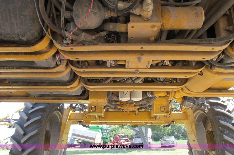 image for item E5188 2005 Ag-Chem RoGator 1064 self-propelled sprayer