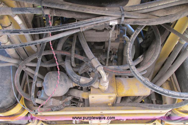 image for item E5188 2005 Ag-Chem RoGator 1064 self-propelled sprayer