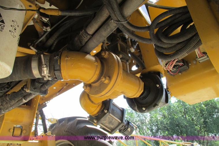 image for item E5188 2005 Ag-Chem RoGator 1064 self-propelled sprayer