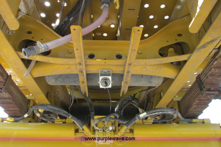 image for item E5188 2005 Ag-Chem RoGator 1064 self-propelled sprayer