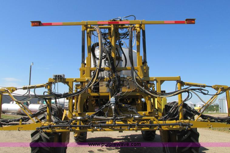 image for item E5188 2005 Ag-Chem RoGator 1064 self-propelled sprayer