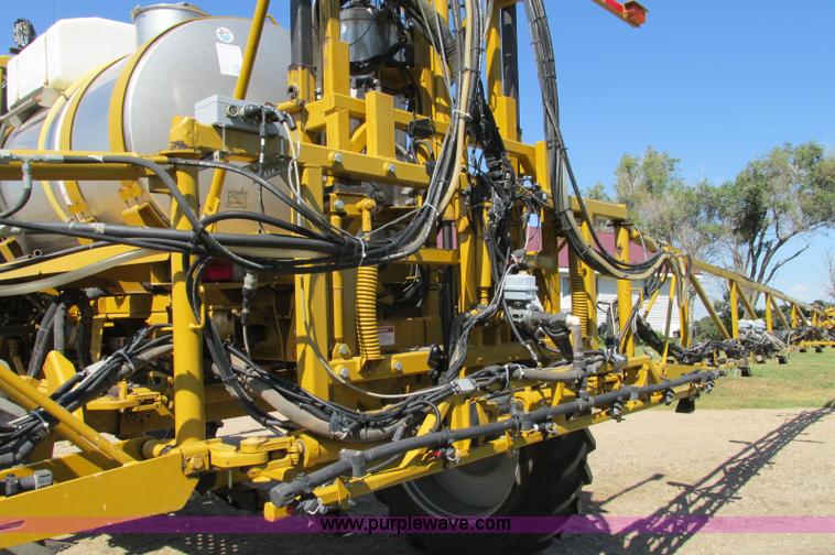 image for item E5188 2005 Ag-Chem RoGator 1064 self-propelled sprayer