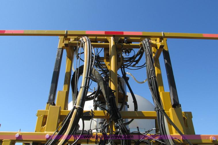 image for item E5188 2005 Ag-Chem RoGator 1064 self-propelled sprayer