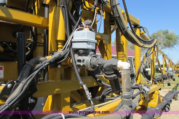 image for item E5188 2005 Ag-Chem RoGator 1064 self-propelled sprayer