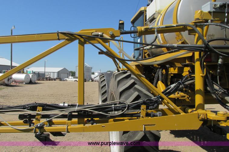 image for item E5188 2005 Ag-Chem RoGator 1064 self-propelled sprayer