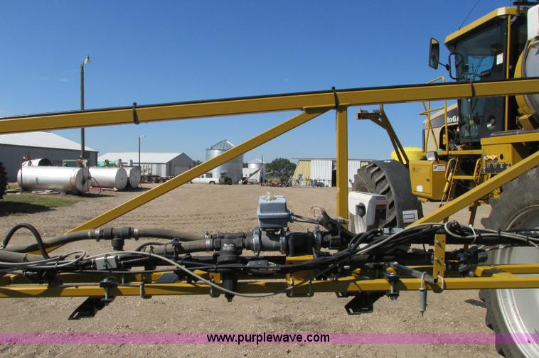 image for item E5188 2005 Ag-Chem RoGator 1064 self-propelled sprayer