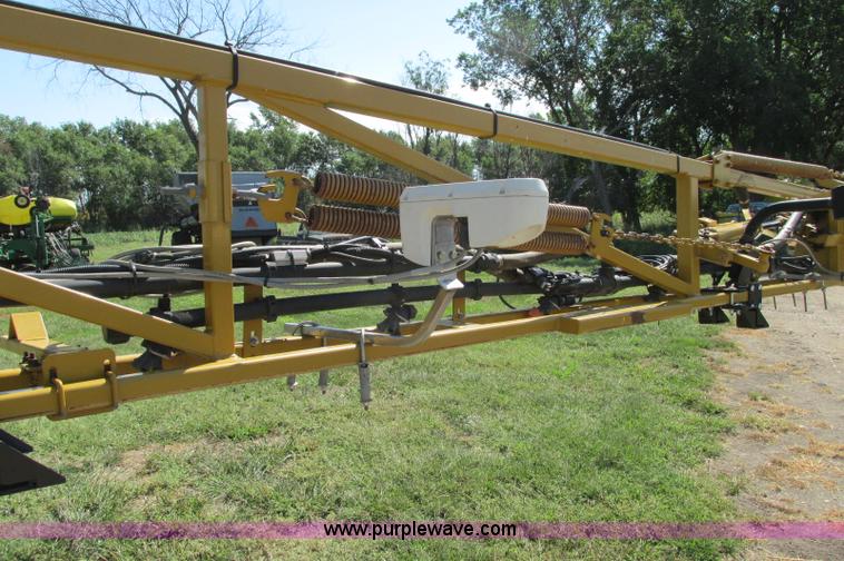 image for item E5188 2005 Ag-Chem RoGator 1064 self-propelled sprayer