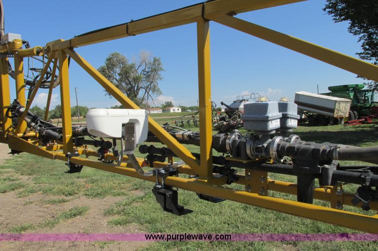 image for item E5188 2005 Ag-Chem RoGator 1064 self-propelled sprayer