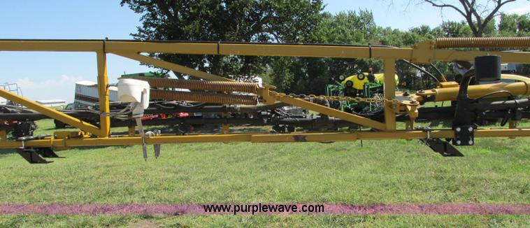 image for item E5188 2005 Ag-Chem RoGator 1064 self-propelled sprayer