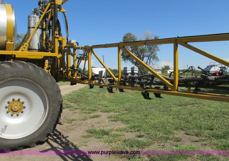 image for item E5188 2005 Ag-Chem RoGator 1064 self-propelled sprayer