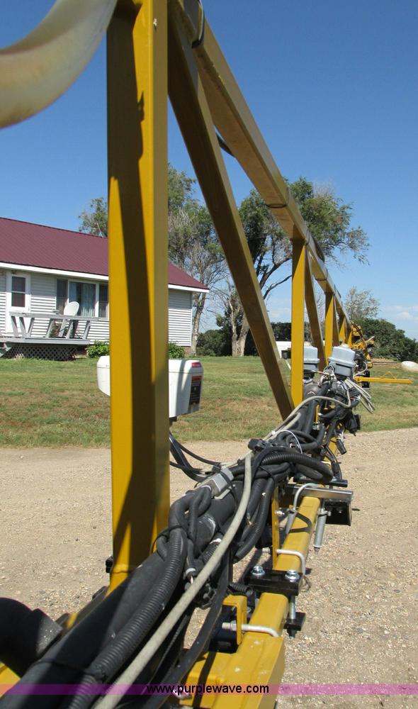 image for item E5188 2005 Ag-Chem RoGator 1064 self-propelled sprayer