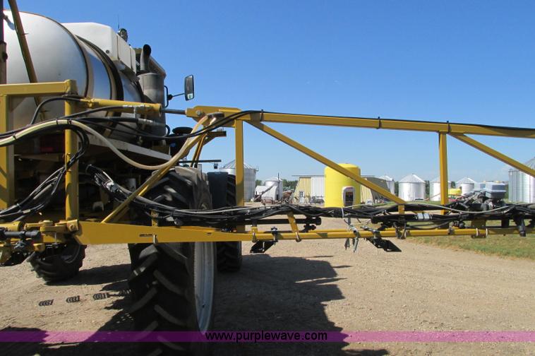image for item E5188 2005 Ag-Chem RoGator 1064 self-propelled sprayer