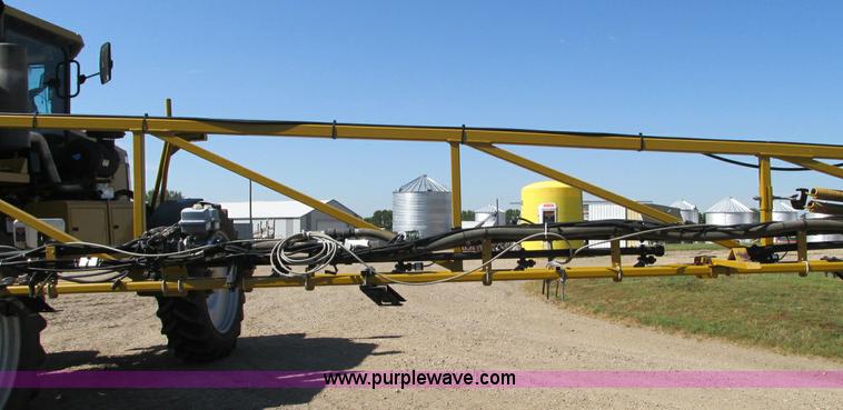image for item E5188 2005 Ag-Chem RoGator 1064 self-propelled sprayer