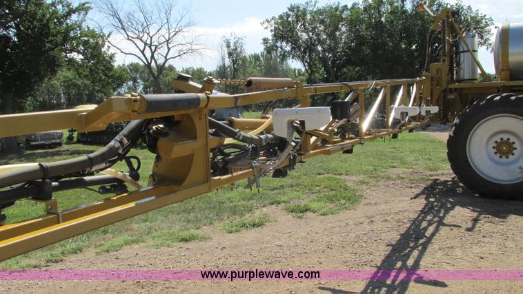 image for item E5188 2005 Ag-Chem RoGator 1064 self-propelled sprayer