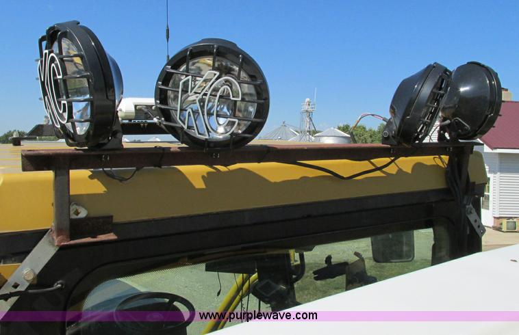 image for item E5188 2005 Ag-Chem RoGator 1064 self-propelled sprayer