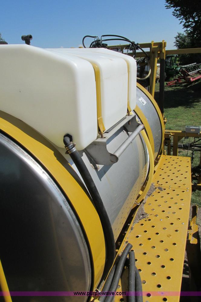 image for item E5188 2005 Ag-Chem RoGator 1064 self-propelled sprayer