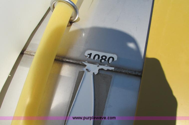 image for item E5188 2005 Ag-Chem RoGator 1064 self-propelled sprayer