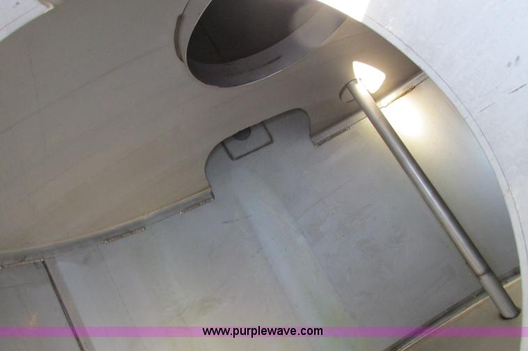 image for item E5188 2005 Ag-Chem RoGator 1064 self-propelled sprayer