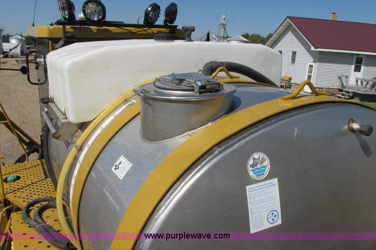 image for item E5188 2005 Ag-Chem RoGator 1064 self-propelled sprayer