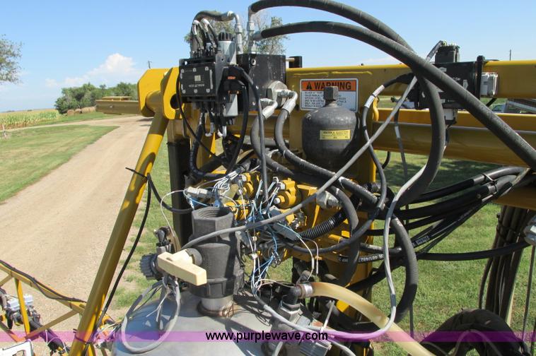 image for item E5188 2005 Ag-Chem RoGator 1064 self-propelled sprayer