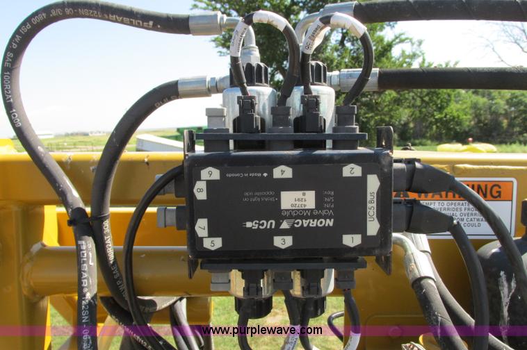 image for item E5188 2005 Ag-Chem RoGator 1064 self-propelled sprayer