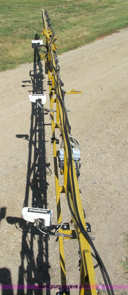 image for item E5188 2005 Ag-Chem RoGator 1064 self-propelled sprayer