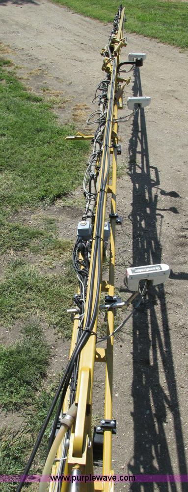 image for item E5188 2005 Ag-Chem RoGator 1064 self-propelled sprayer