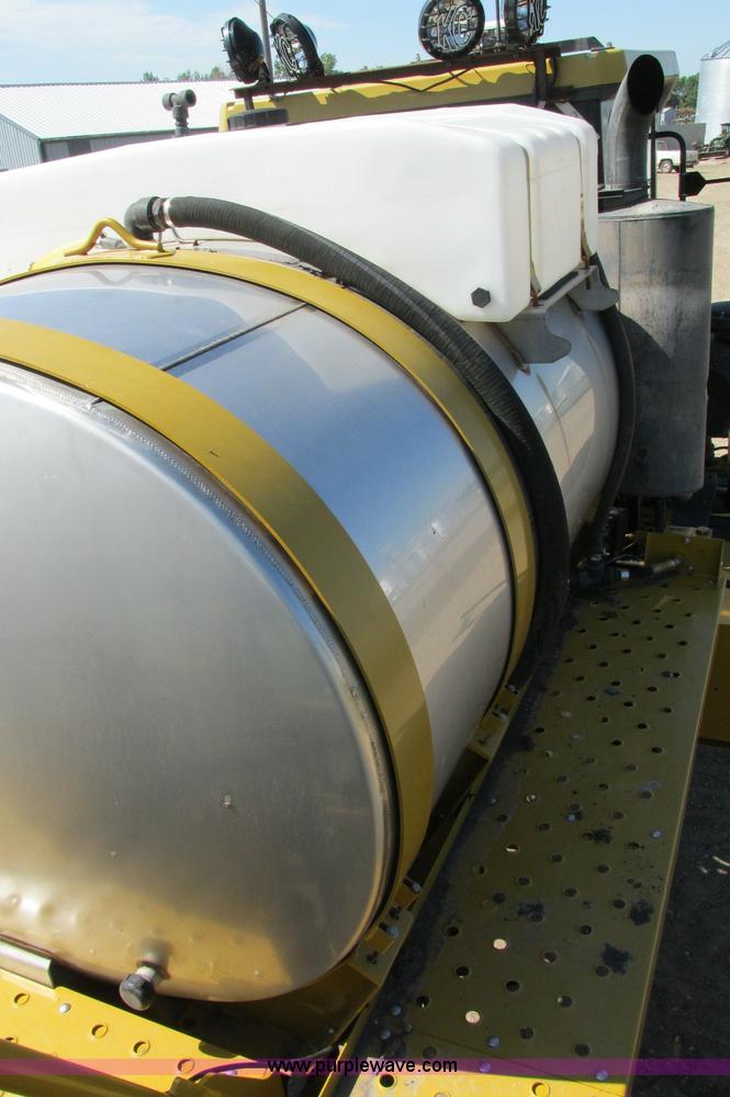 image for item E5188 2005 Ag-Chem RoGator 1064 self-propelled sprayer