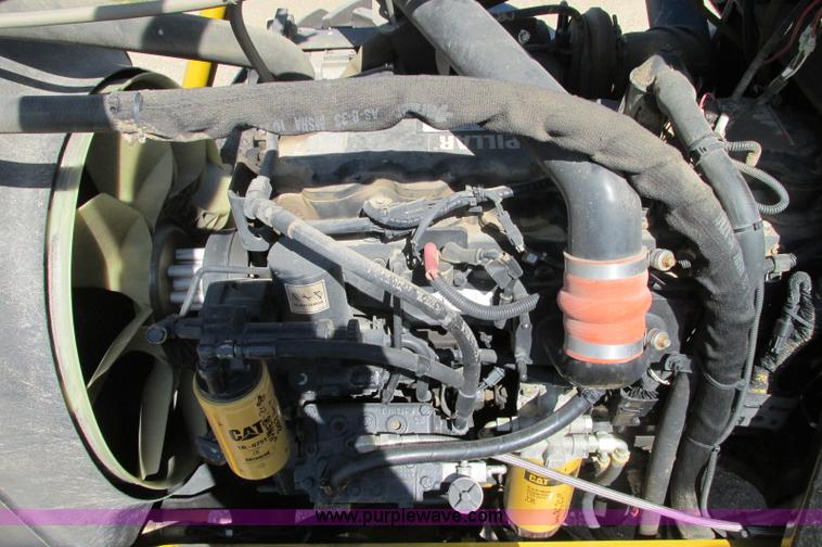 image for item E5188 2005 Ag-Chem RoGator 1064 self-propelled sprayer