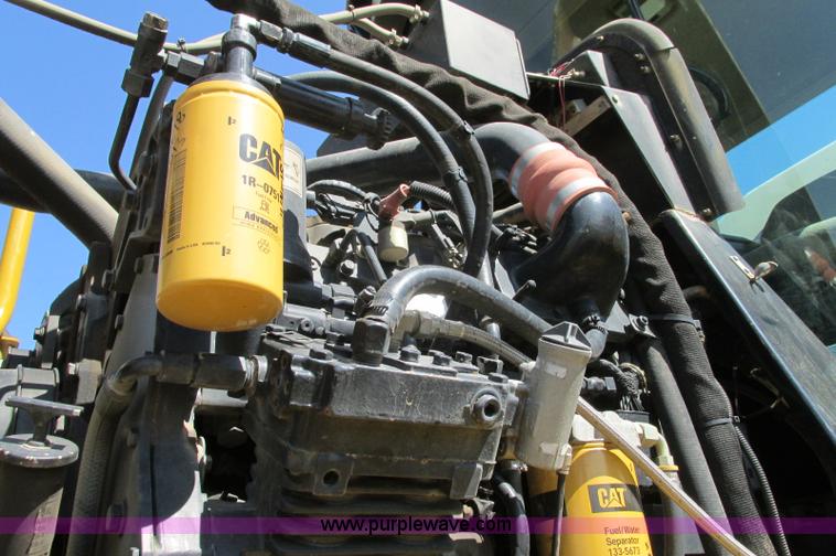 image for item E5188 2005 Ag-Chem RoGator 1064 self-propelled sprayer