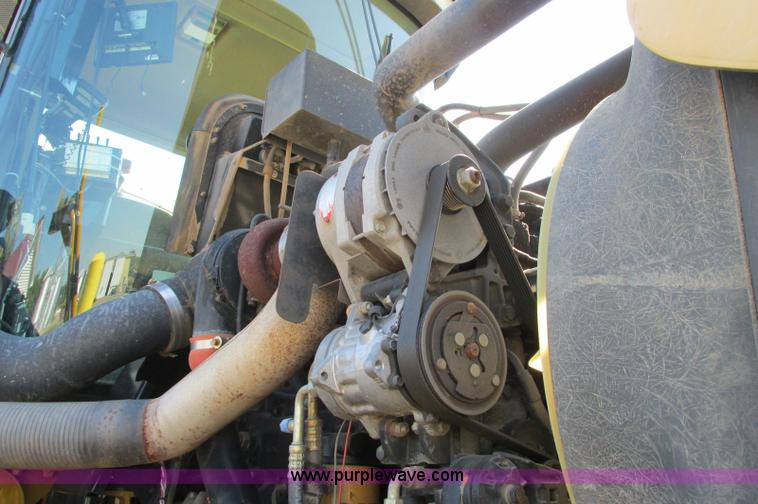 image for item E5188 2005 Ag-Chem RoGator 1064 self-propelled sprayer