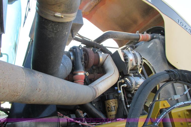 image for item E5188 2005 Ag-Chem RoGator 1064 self-propelled sprayer