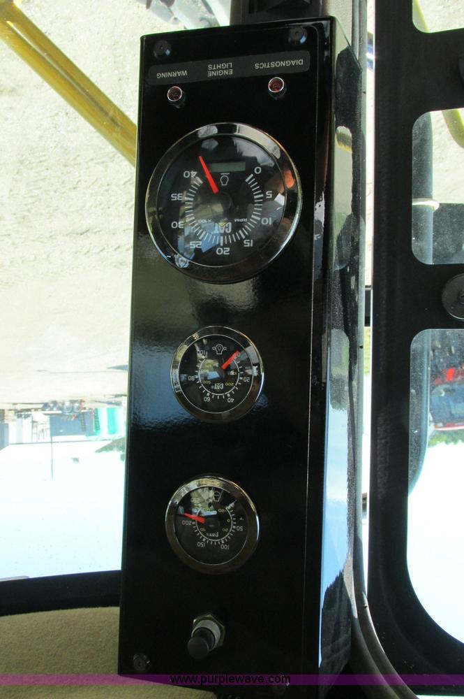 image for item E5188 2005 Ag-Chem RoGator 1064 self-propelled sprayer