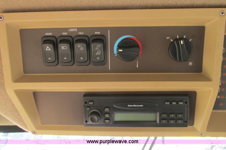 image for item E5188 2005 Ag-Chem RoGator 1064 self-propelled sprayer