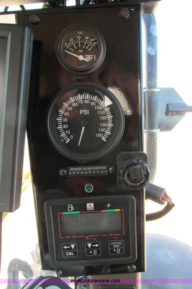 image for item E5188 2005 Ag-Chem RoGator 1064 self-propelled sprayer