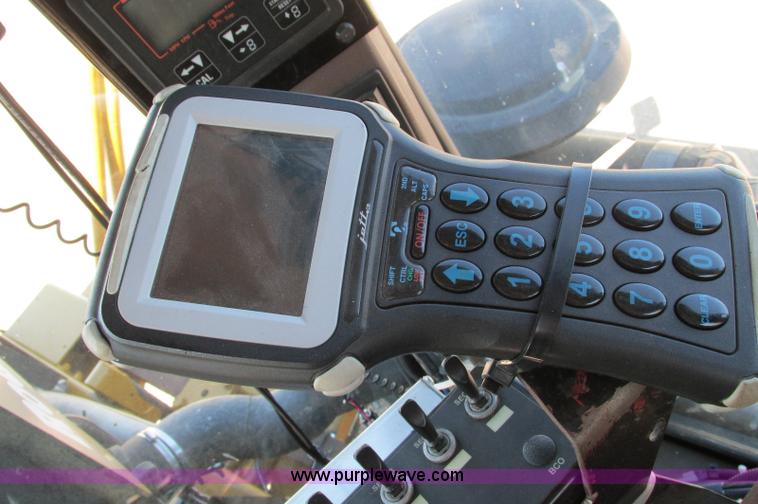 image for item E5188 2005 Ag-Chem RoGator 1064 self-propelled sprayer