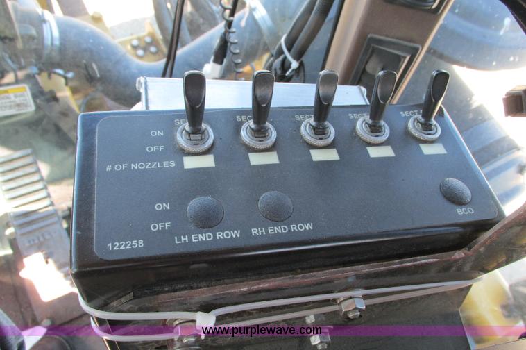 image for item E5188 2005 Ag-Chem RoGator 1064 self-propelled sprayer