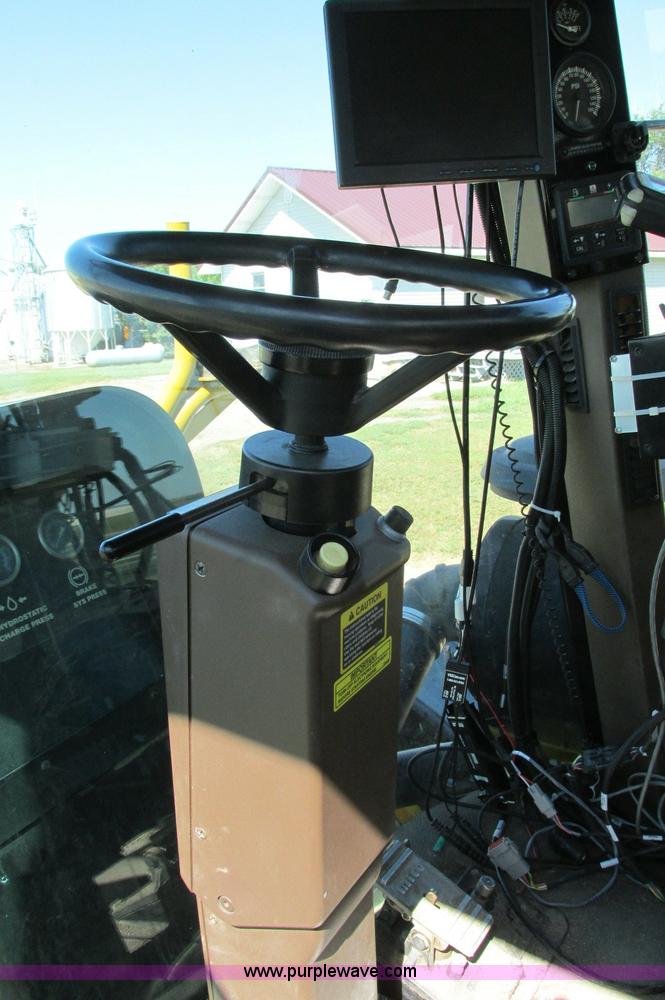 image for item E5188 2005 Ag-Chem RoGator 1064 self-propelled sprayer